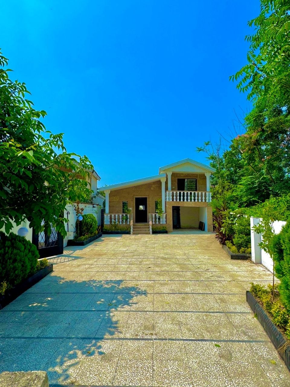 فروش-ویلا-باغ-نما-سنگ-مشجر-بهدشت-۳۰۰
