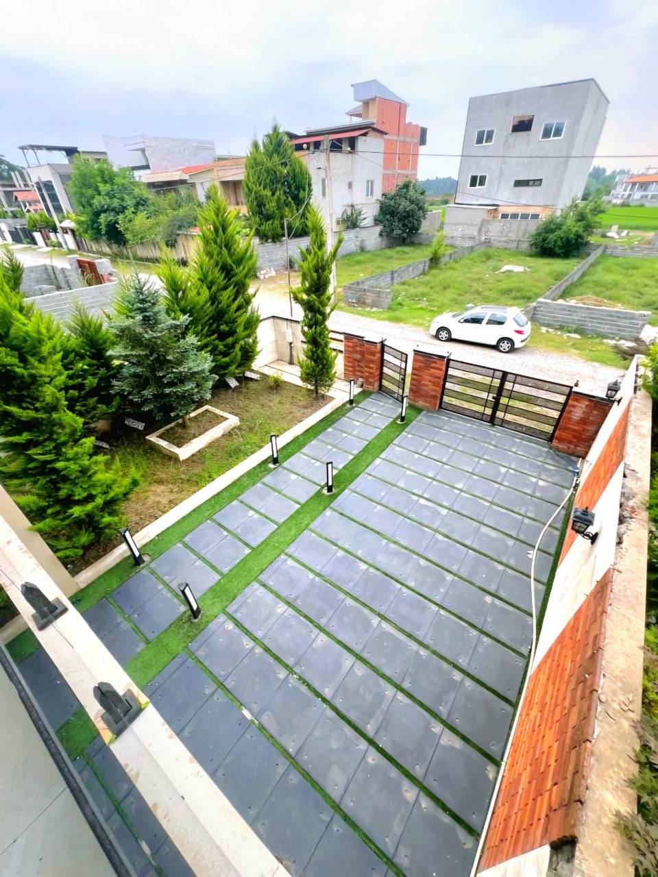 فروش-ویلای-تریبلکس-مدرن-آمل-۲۵۰-متر-زمین