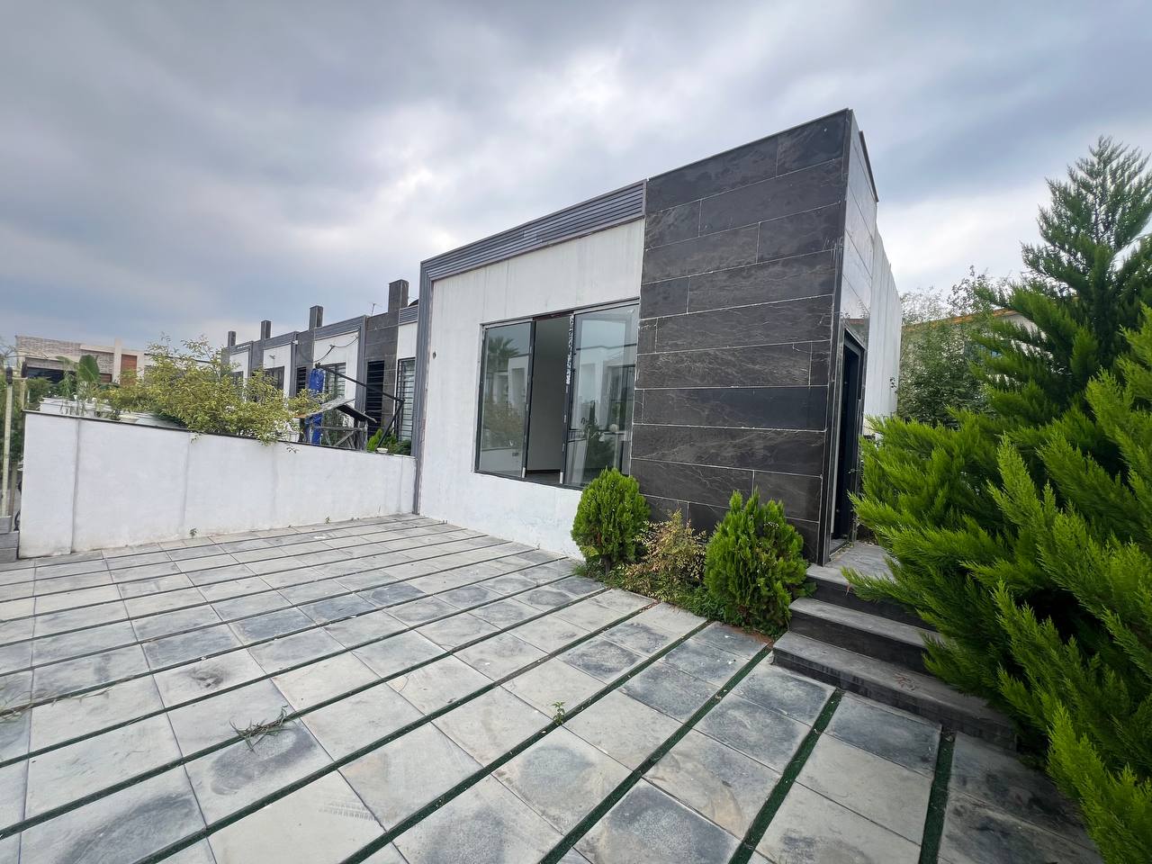 ویلای-فلت-مدرن-آپادانا-۱۷۰-متر-زمین-تاپ