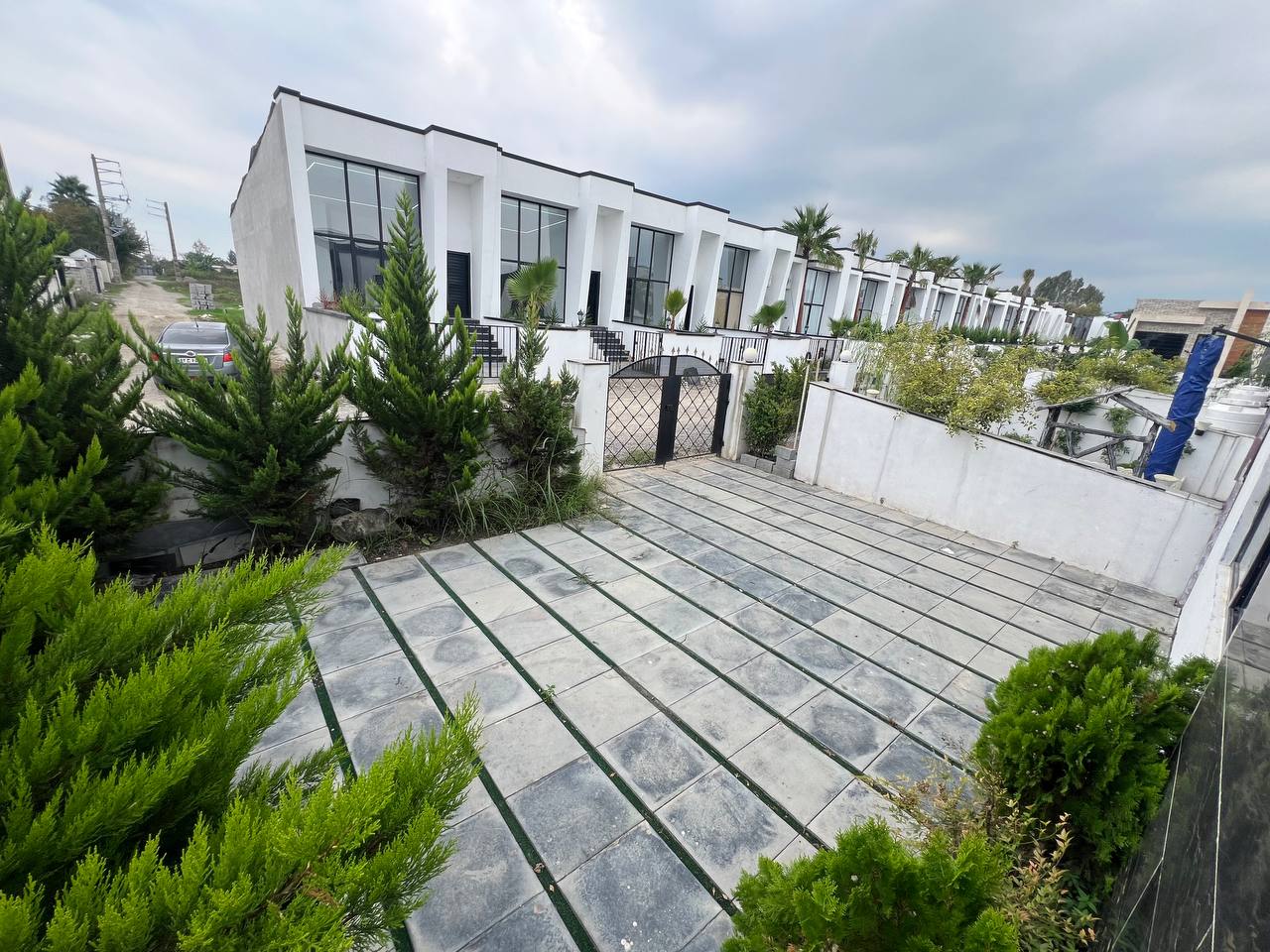 ویلای-فلت-مدرن-آپادانا-۱۷۰-متر-زمین-تاپ