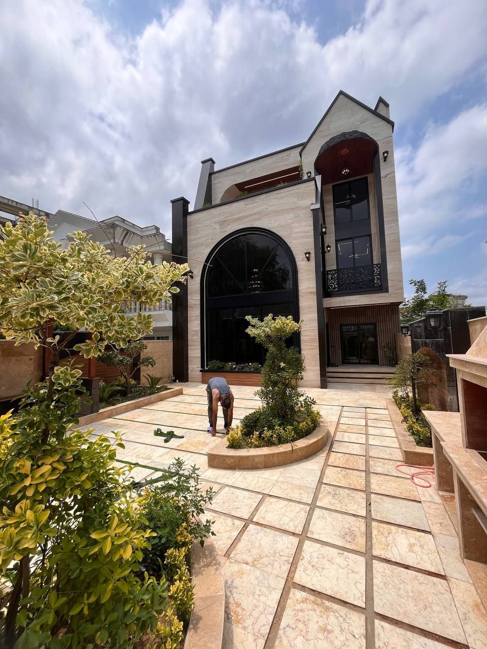 فروش-ویلا-تریبلکس-لوکس-امیرآباد-۷۰۰-متر-بنا