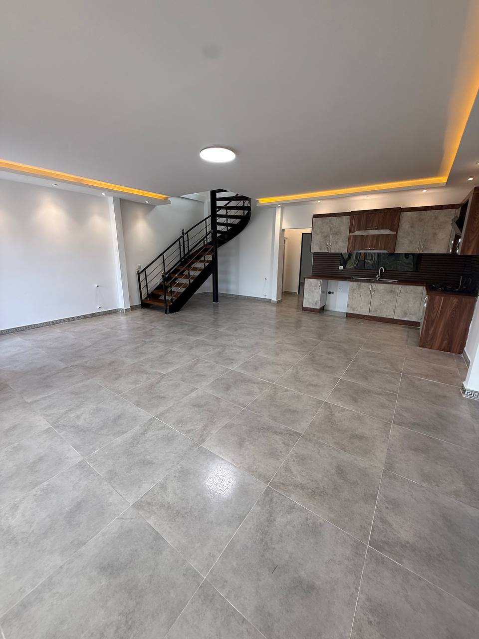 فروش-ویلای-دوبلکس-مدرن-بهدشت-۲۰۰-متر-زمین